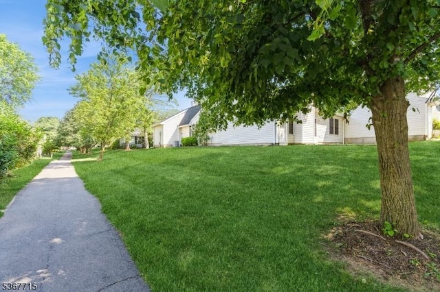 255 Glastonbury Ln, Franklin Twp, NJ 08873 - view of grassy yard