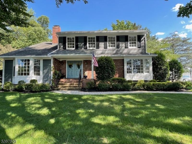 4 Edith Ct, East Hanover Twp, NJ 07936 - traditional-style home featuring a chimney and a front lawn