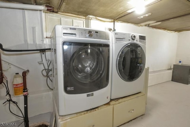 36 Grove St, Waldwick Boro, NJ 07463 - laundry area with independent washer and dryer