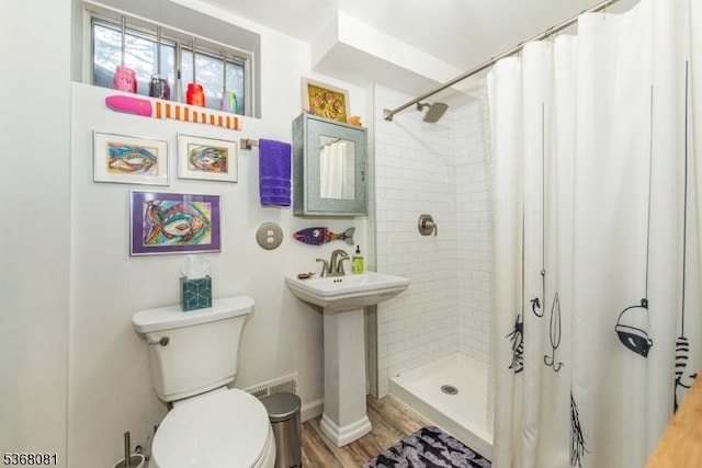 7 Deer Ct, Chester Twp, NJ 07930 - bathroom with a tile shower and wood finished floors