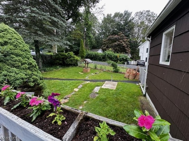 8 Blanche Dr, Jefferson Twp, NJ 07849 - view of yard