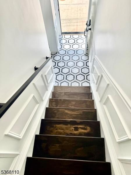 109 Fulton St, Elizabeth City, NJ 07206 - view of stairway