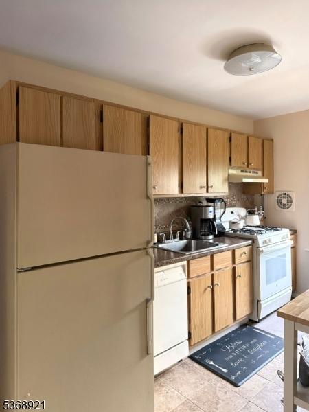 58 Sandra Cir Unit B3, Westfield Town, NJ 07090 - kitchen with white appliances, under cabinet range hood, tasteful backsplash, and dark countertops