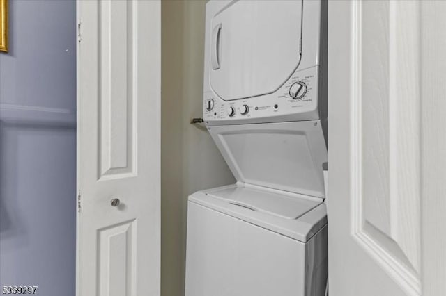 301 Rainbow Way Unit 301, Lopatcong Twp, NJ 08865 - washroom featuring stacked washer and clothes dryer
