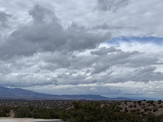 Listing photo 3 for 60 Via Del Caballo, Santa Fe NM 87508