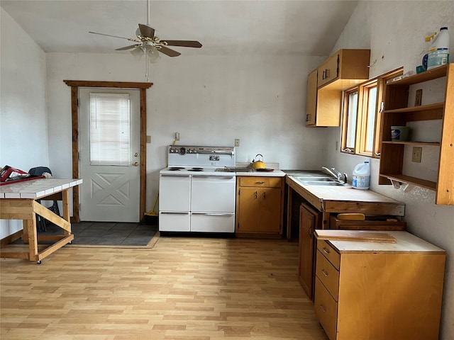 kitchen with sink, electric stove, light wood-type flooring, and ceiling fan