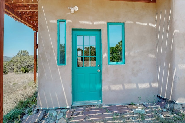 entrance to property with stucco siding