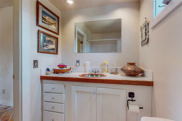 bathroom with toilet, curtained shower, and vanity