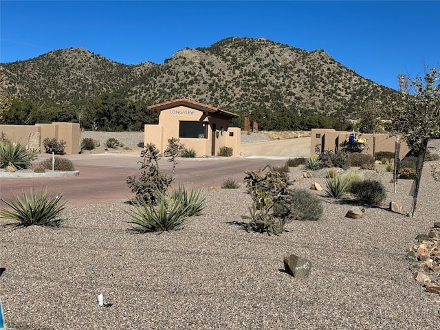 Listing photo 2 for 11 W Longview Dr, Santa Fe NM 87505