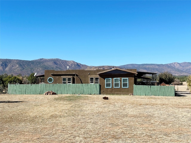 view of front of house featuring a mountain view