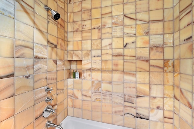 bathroom featuring tiled shower / bath