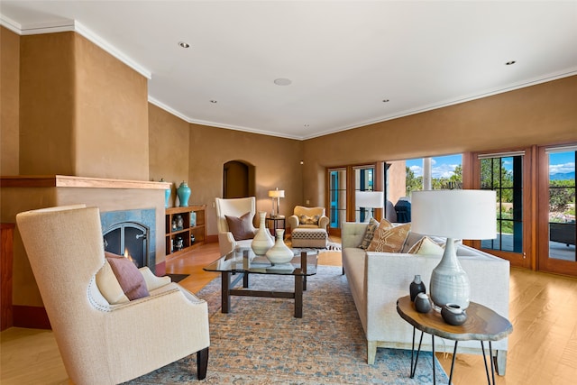 living room featuring light wood-type flooring and crown molding