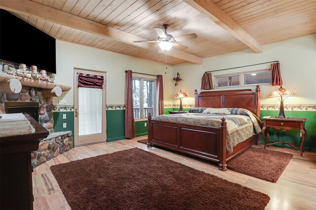 washroom with light hardwood / wood-style flooring, sink, cabinets, and independent washer and dryer