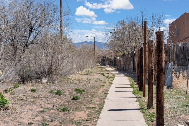 view of yard with a mountain view