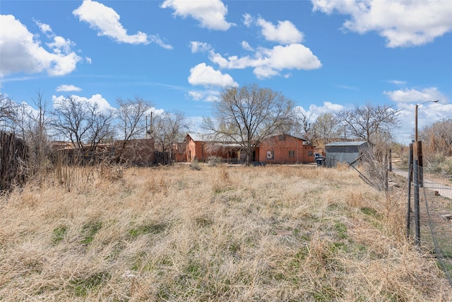 view of yard with a storage shed