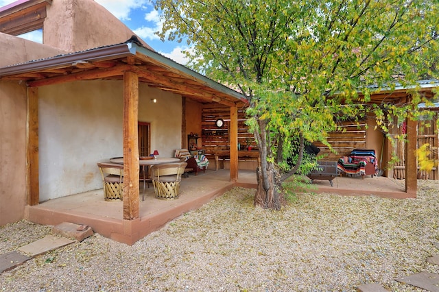 view of yard featuring a patio