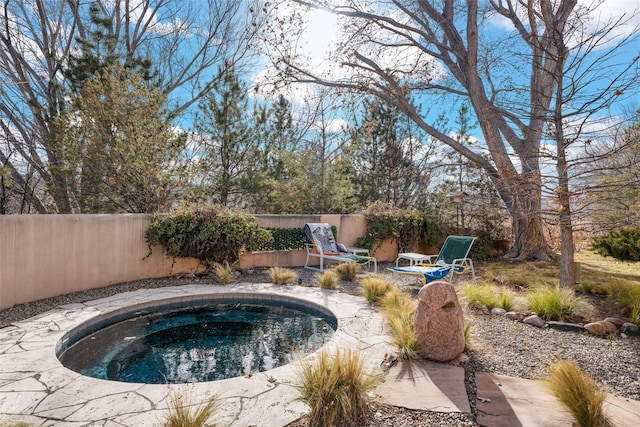 view of swimming pool featuring a jacuzzi