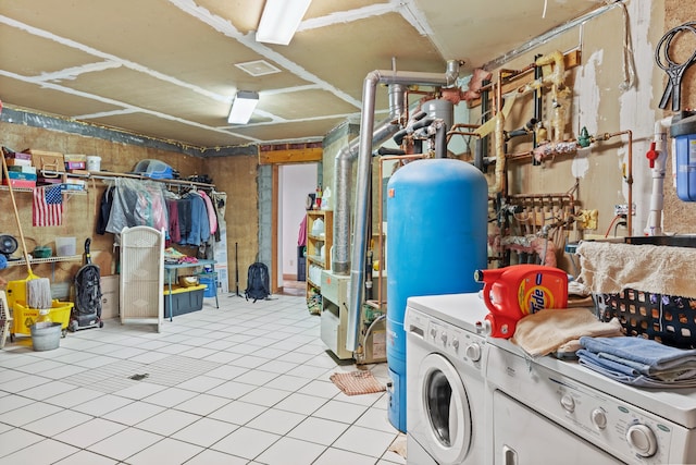 115 Waldo Mesa, Madrid, NM 87010 - laundry area featuring light tile patterned floors, a workshop area, and washer and dryer
