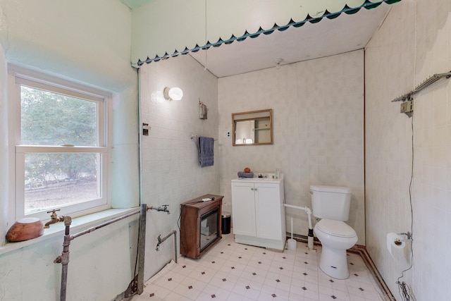 bathroom featuring toilet