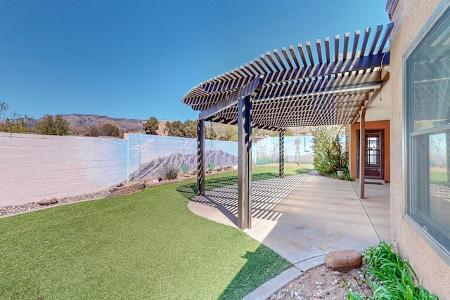 view of yard featuring a pergola and a patio area