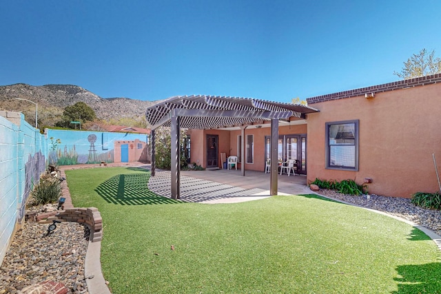 view of yard featuring a mountain view, a pergola, and a patio