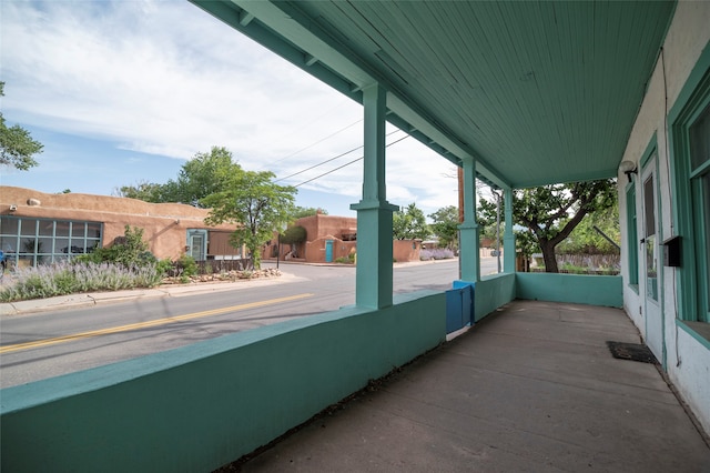 balcony featuring covered porch