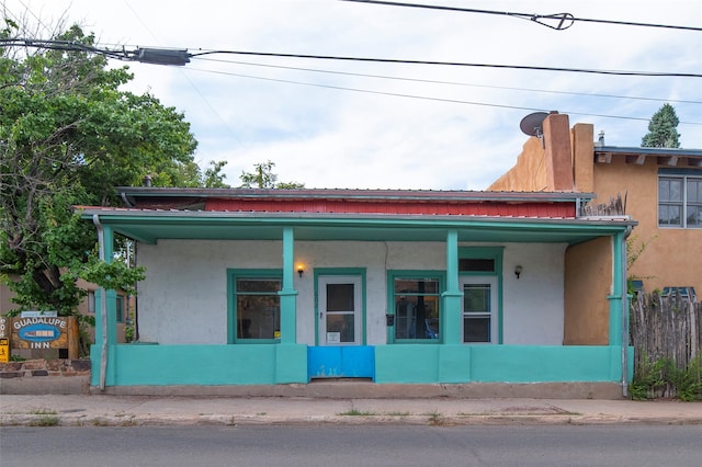 view of front of home featuring a porch