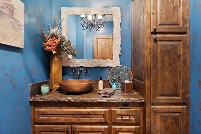 bathroom with a notable chandelier and vanity