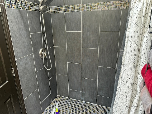 bathroom featuring curtained shower