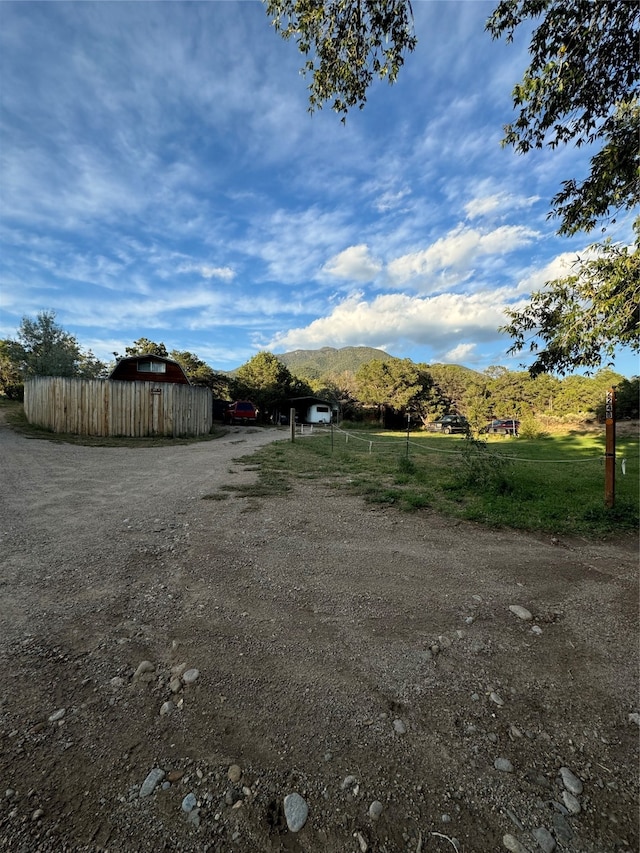 view of yard with a mountain view