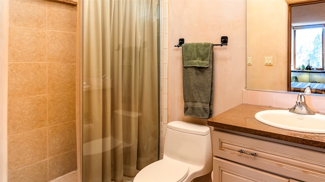 bathroom featuring curtained shower, toilet, and vanity