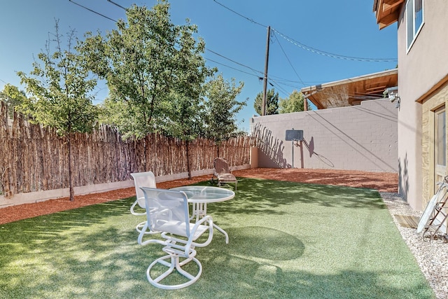 view of yard featuring a fenced backyard