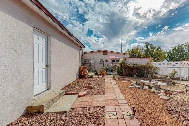 view of yard featuring a patio area