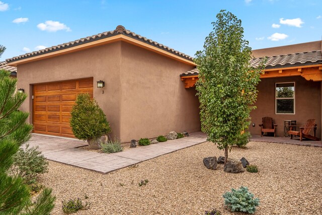 property entrance featuring a porch