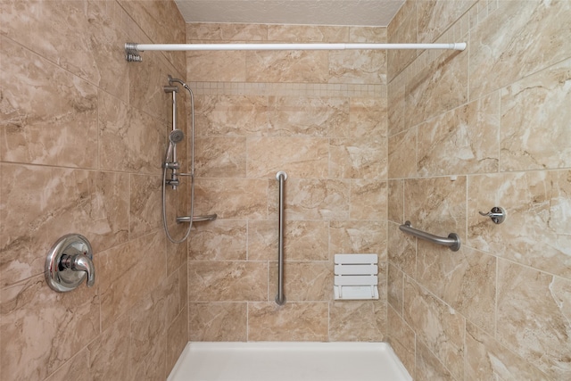 bathroom featuring tiled shower