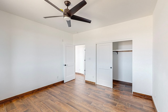 unfurnished bedroom with ceiling fan, dark wood-type flooring, and a closet