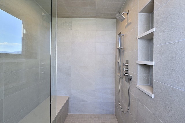 bathroom featuring tiled shower