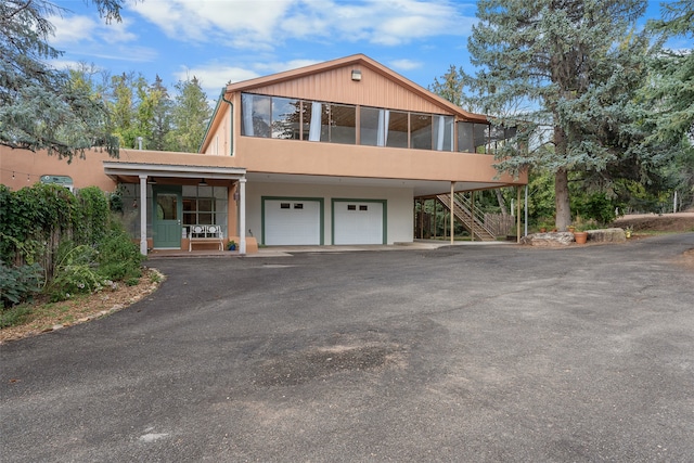 view of front facade featuring a garage