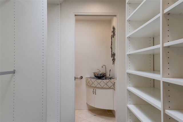 spacious closet featuring light tile patterned floors