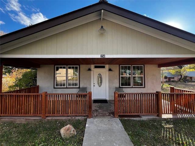 view of front of house featuring a porch