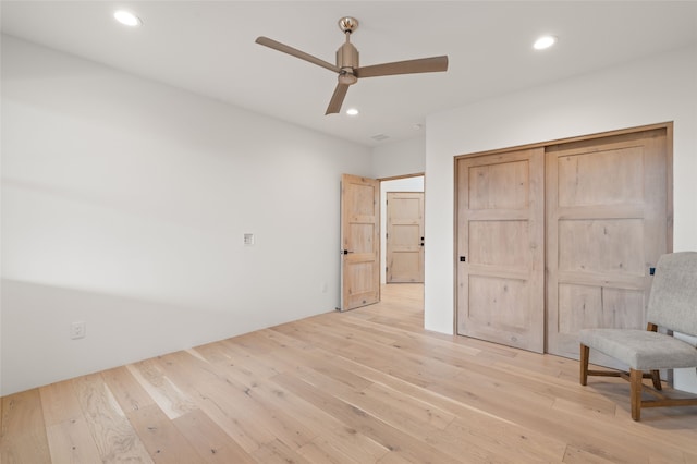 unfurnished room featuring light hardwood / wood-style floors and ceiling fan