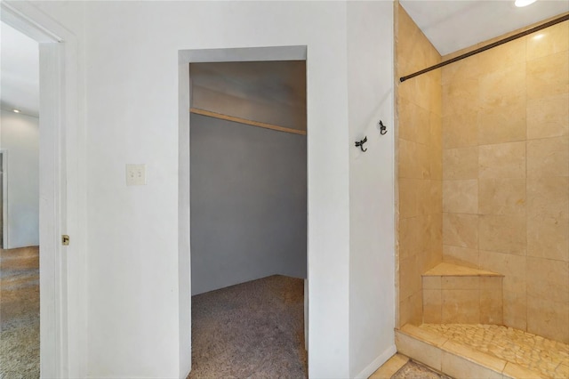 bathroom featuring tiled shower