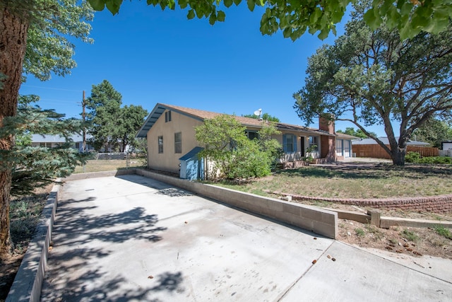 view of front of house featuring a front yard