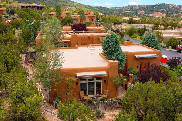 birds eye view of property featuring a mountain view