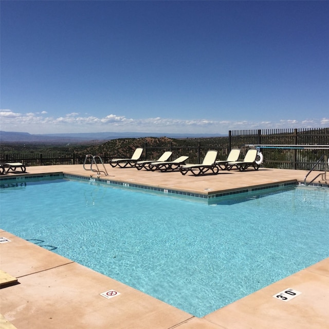 view of swimming pool