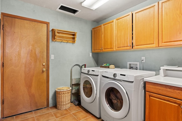 washroom featuring visible vents, cabinet space, independent washer and dryer, and light tile patterned floors