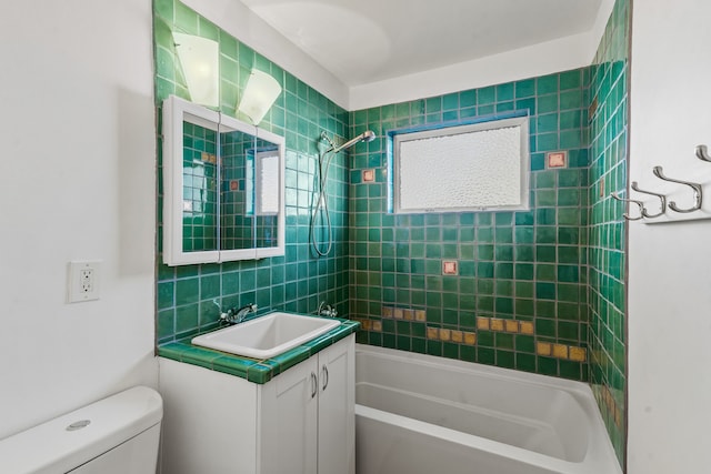 full bathroom with tiled shower / bath combo, toilet, and vanity