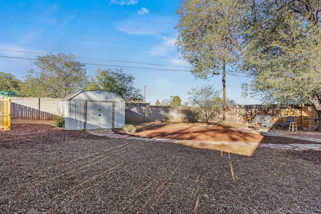 view of yard with a storage unit