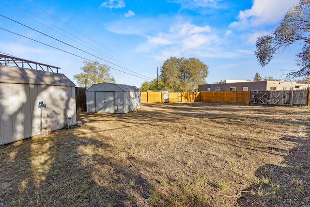 view of yard with a storage unit