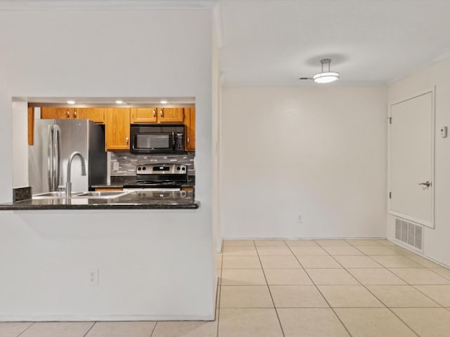 505 Oppenheimer Dr Unit 511, Los Alamos, NM 87544 - kitchen with stainless steel appliances, backsplash, a peninsula, light tile patterned flooring, and ornamental molding